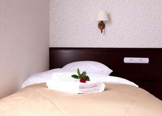 Отель Hotel Adria Руда-Слёнска Двухместный номер с 2 отдельными кроватями-6