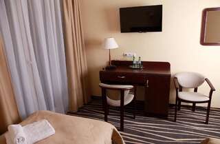 Отель Hotel Adria Руда-Слёнска Двухместный номер с 2 отдельными кроватями-9
